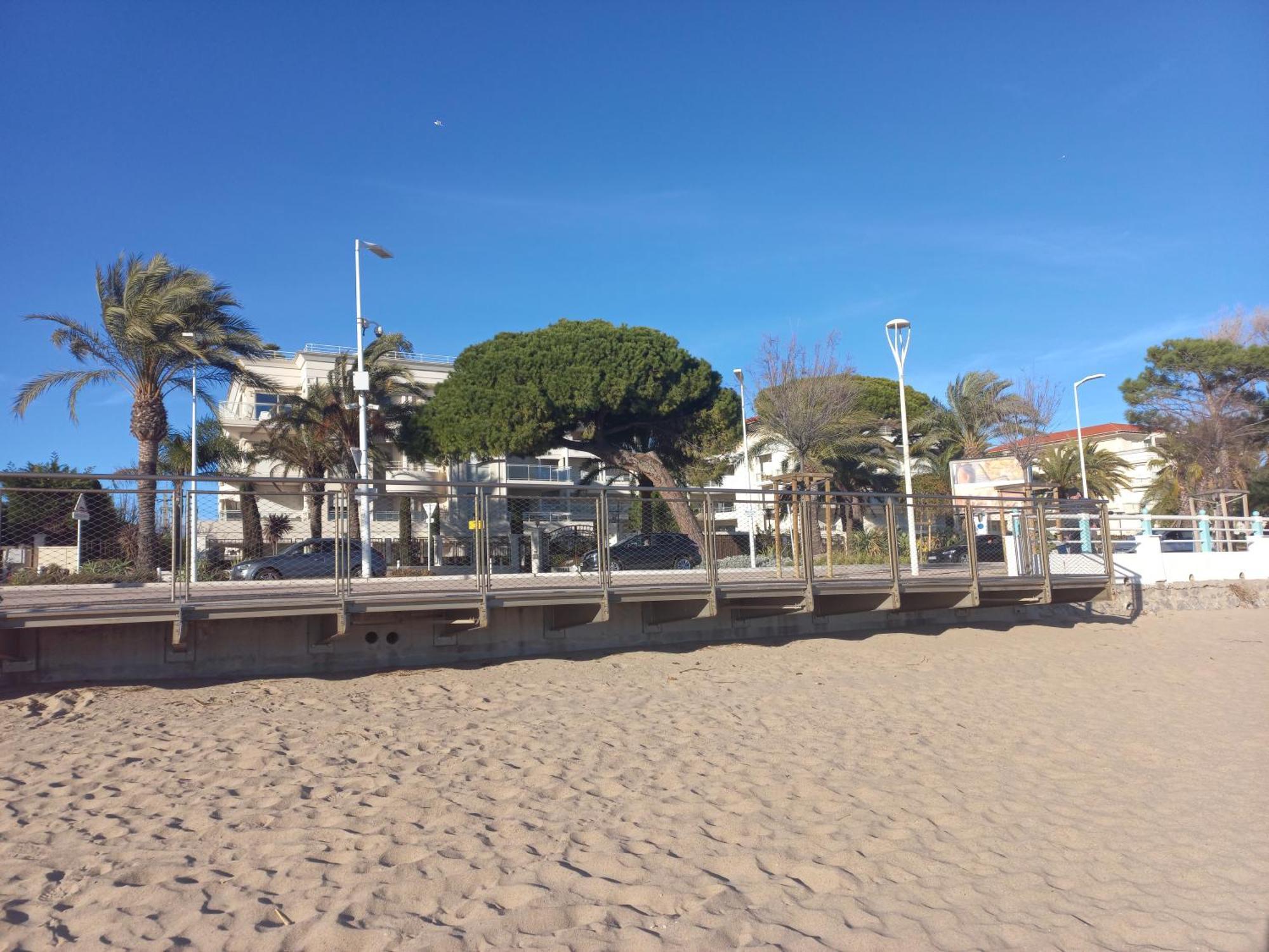 Superbe Bord De Avec Piscine Appartamento